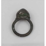 Mittelalterlicher Helm-Ring / A Medieaval Helmet Ring Bronze, D. 2,2 cm