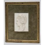 Elfenbein Profilporträt einer Dame / An Ivory Profile Portrait of a Lady Material: geschnitztes