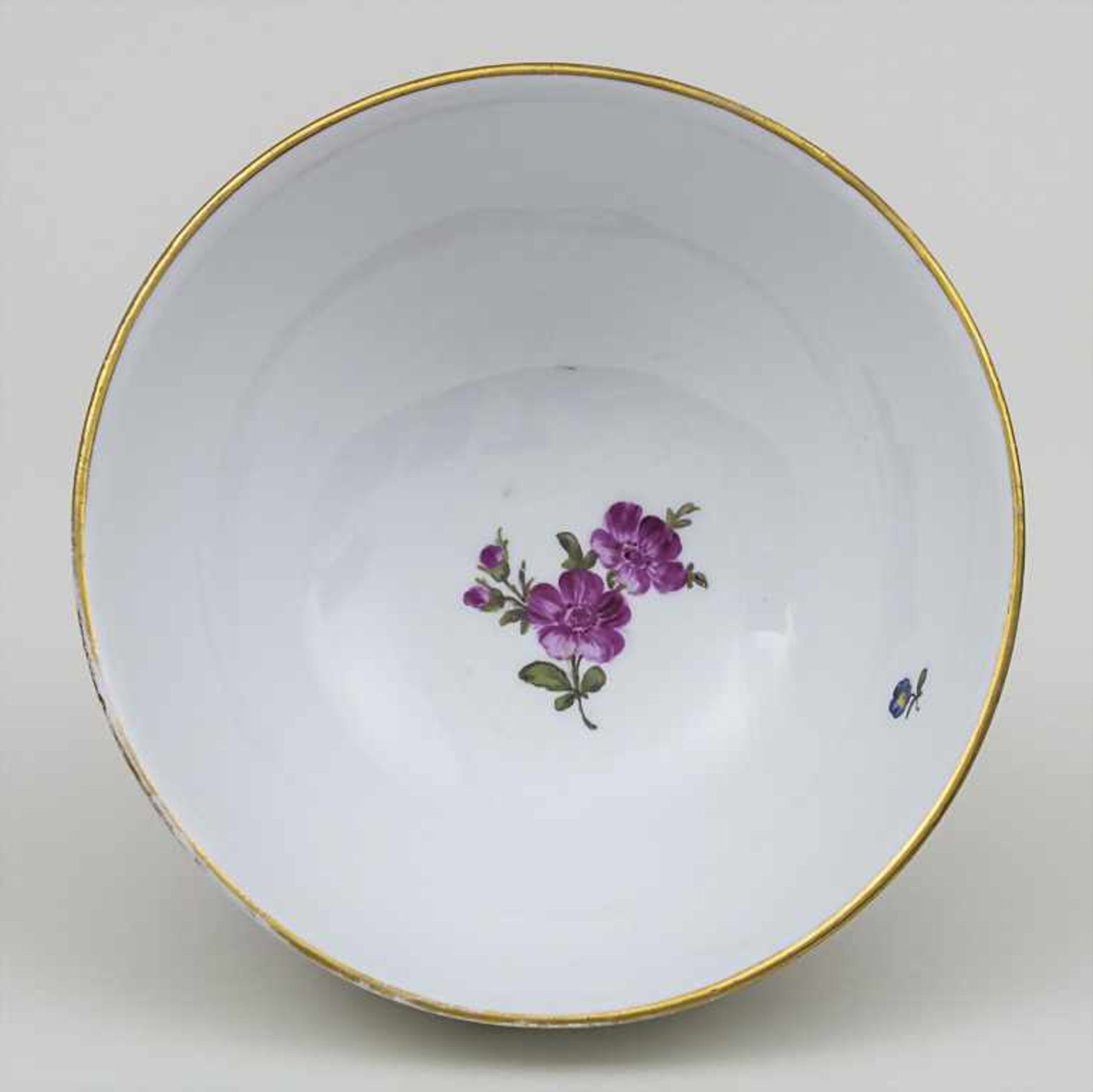 Große Kumme mit 3 reliefierten Kirschblütenzweigen / A Bowl with 3 Cherry Blossom Branches, Meissen, - Bild 2 aus 3