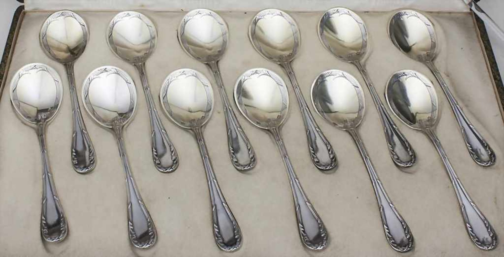 12 Dessert-/Eislöffel mit Kreuzbanddekor / 12 Dessert Spoons, Alphonse Debain, Paris, ca. 1890 - Bild 2 aus 3