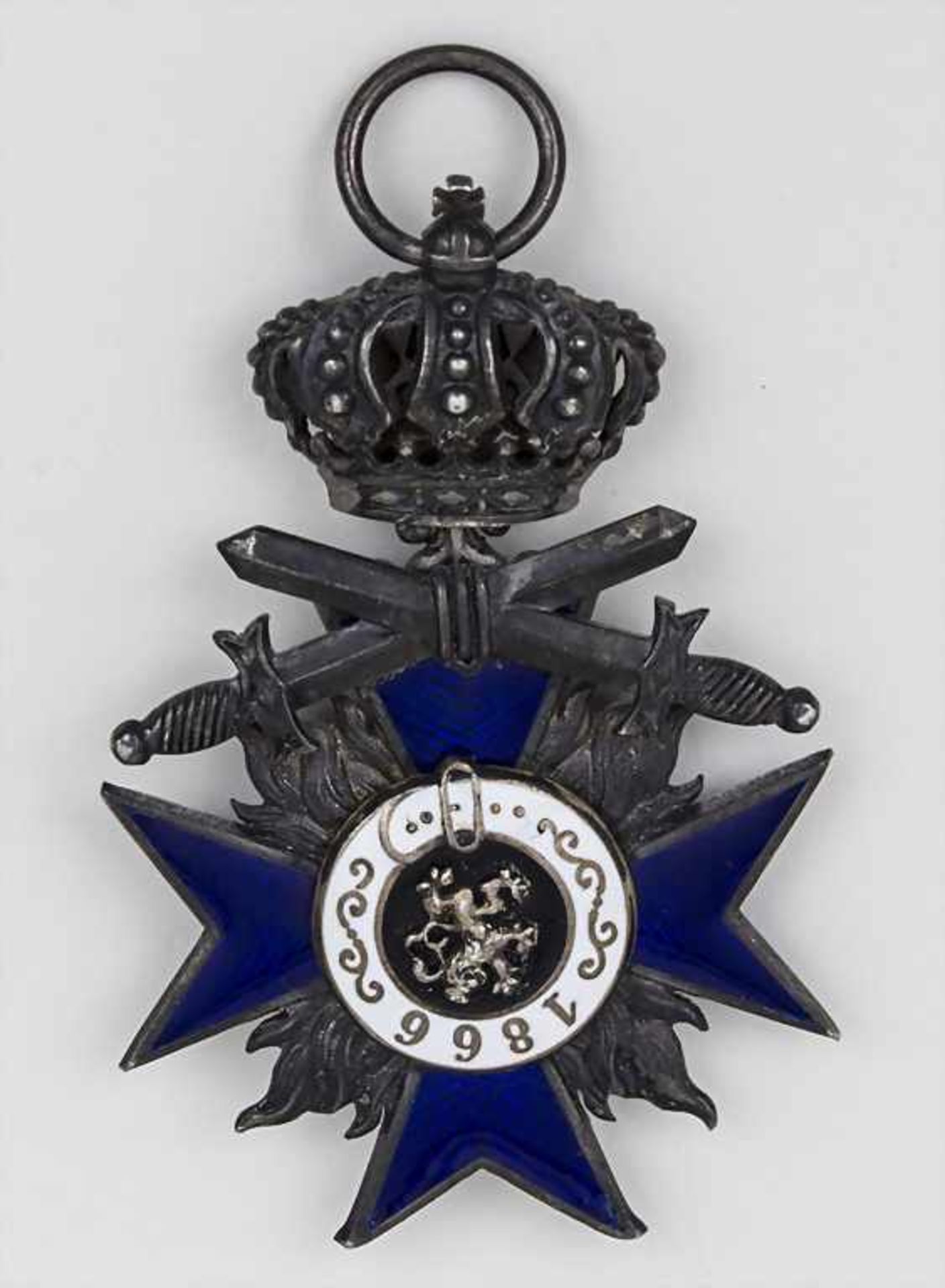 Offiziersdolch, Säbel mit Portepee und 1 Verdienstorden / A Poniard, A Saber and Honour Medal, I. - Bild 2 aus 4