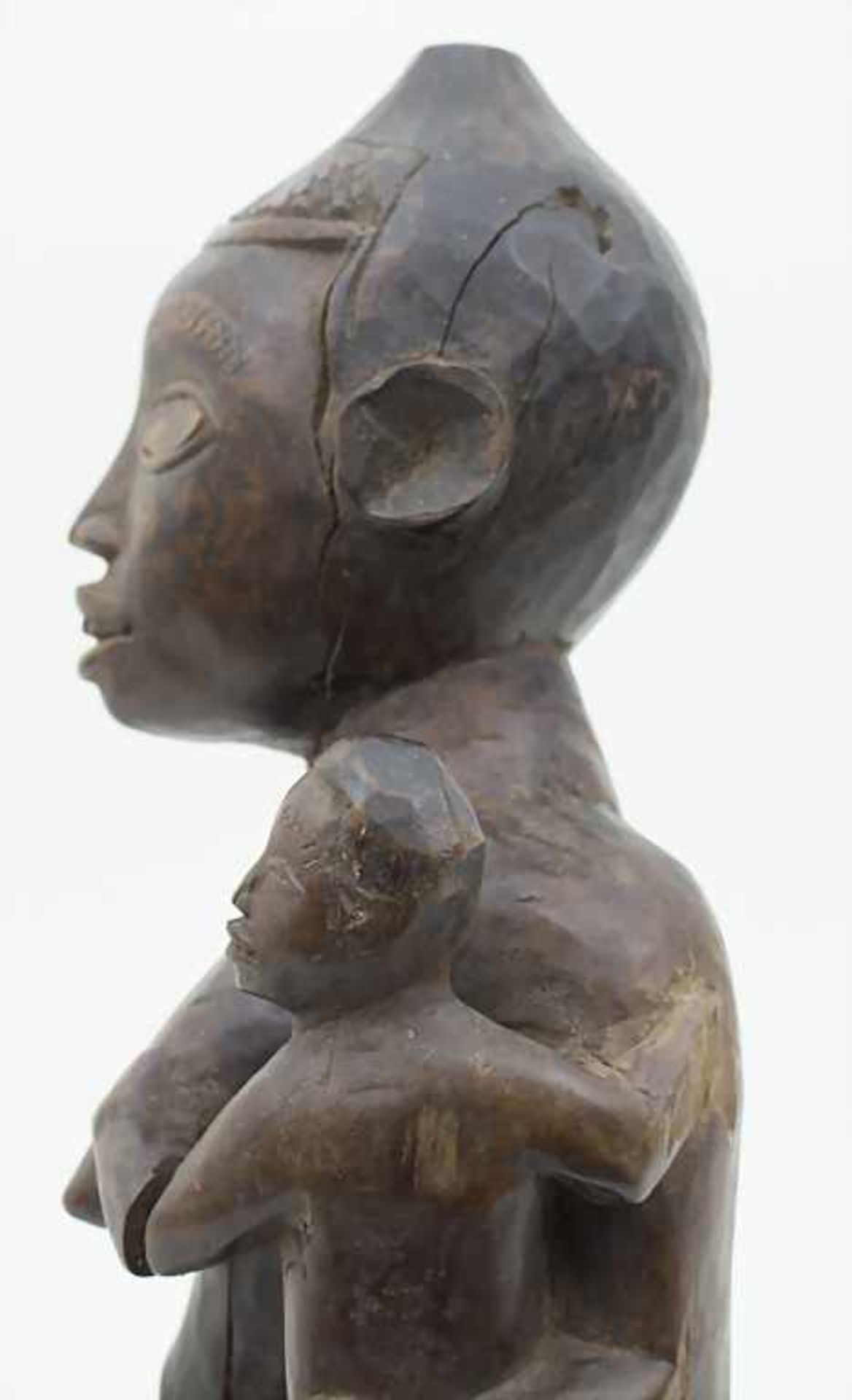 Mutterfigur / A Mother Figurine, Bakongo-Yombe, Kongo Material: Holz mit schöner Gebrauchspatina, - Bild 3 aus 5