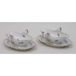 Paar Saucieren / A Pair Of Gravy Boats, Meissen, um 1880 Material: Porzellan, dezent bemalt u.