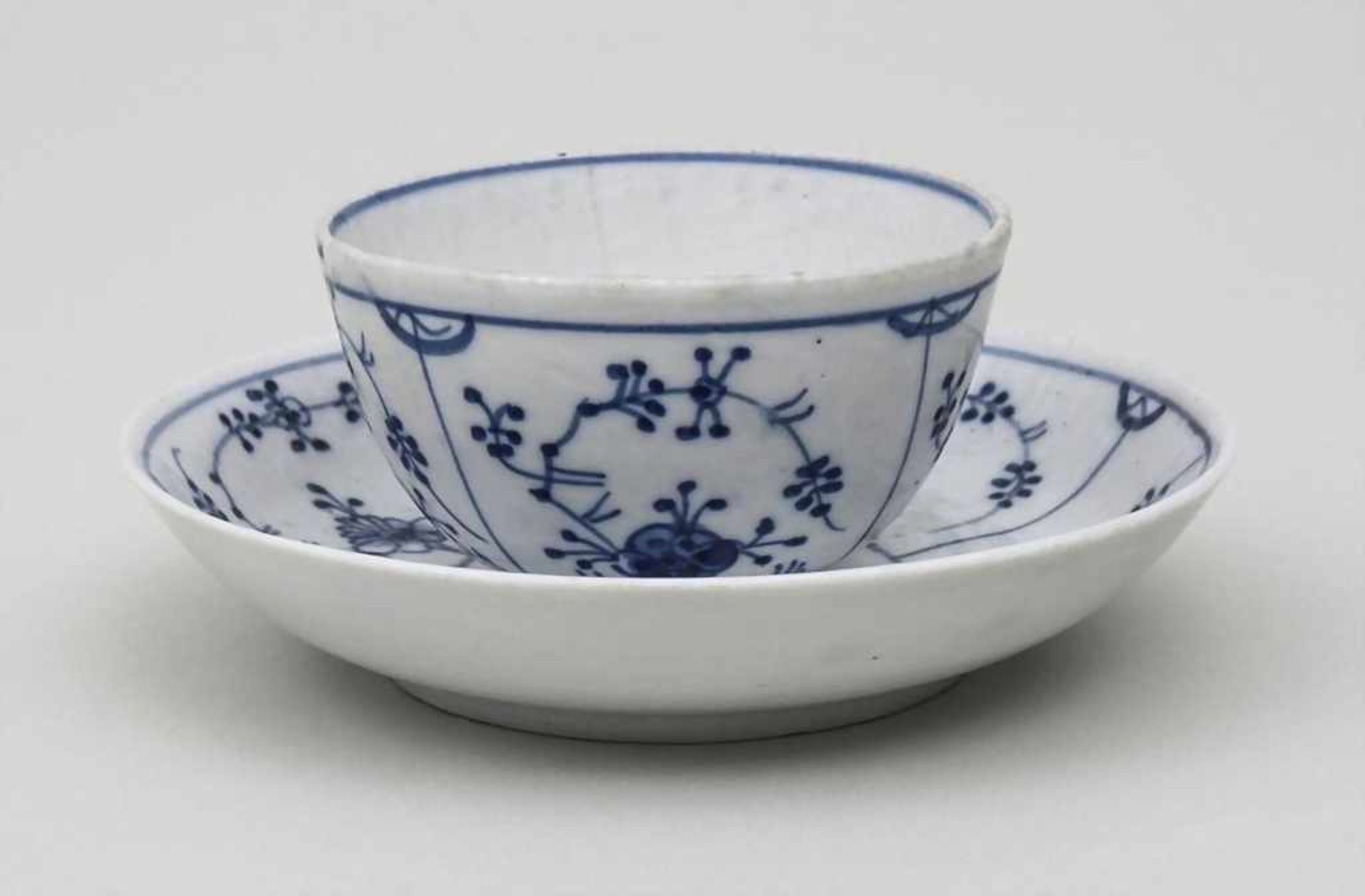 Koppchen mit Unterschale Dekor Strohblume/ Cup With Saucer, Limbach, Ende 18. Jh. beide Teile mit - Bild 2 aus 4