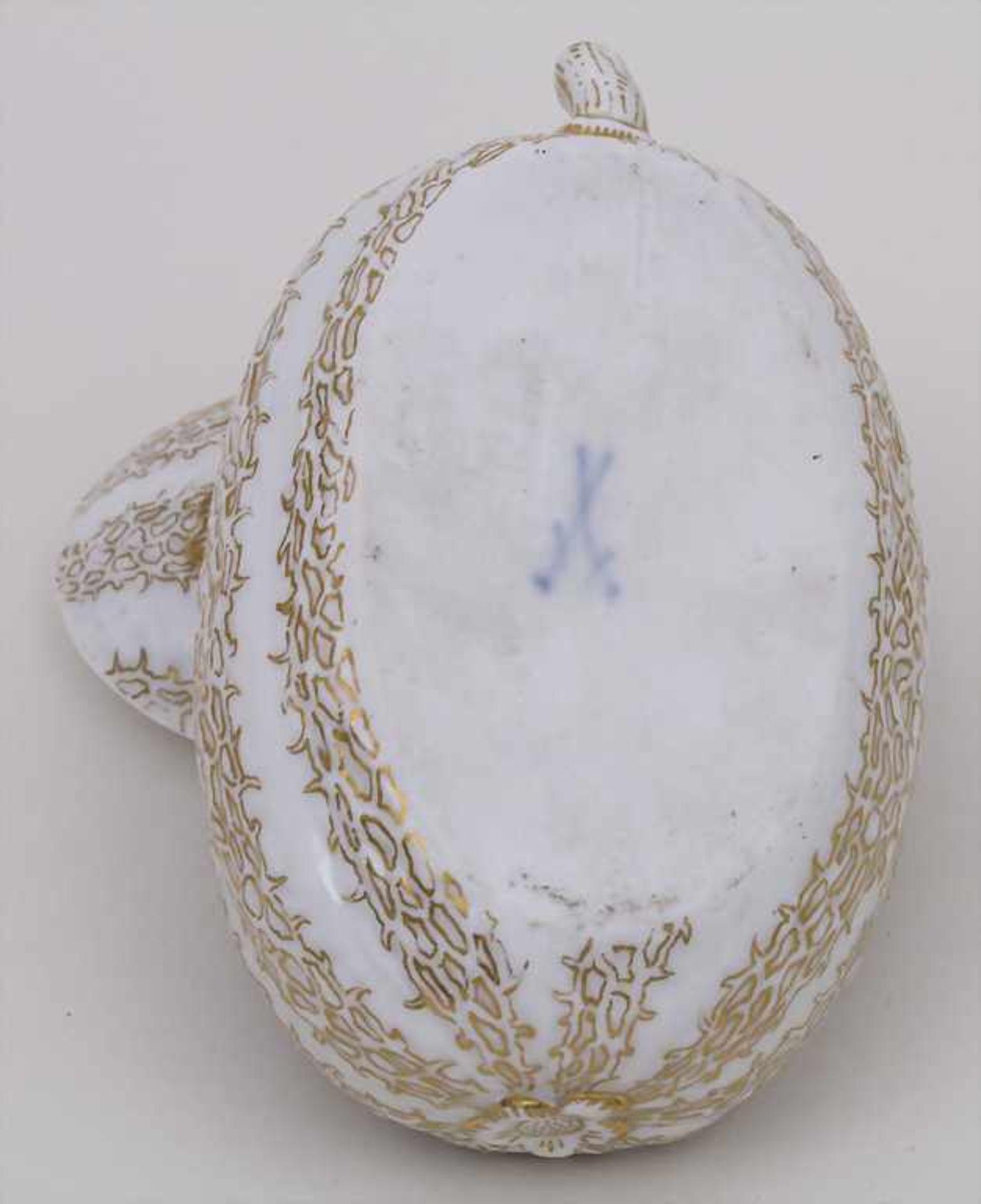 Seltene Kürbisdose / A Rare Squash Shaped Lidded Box, Meissen, 19. Jh. Material: Porzellan, reich - Bild 3 aus 3