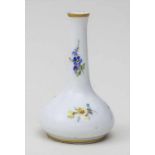 Miniatur Vase mit Streublumen / A Miniature Vase with Flowers, Meissen, ca. 1900 Material: