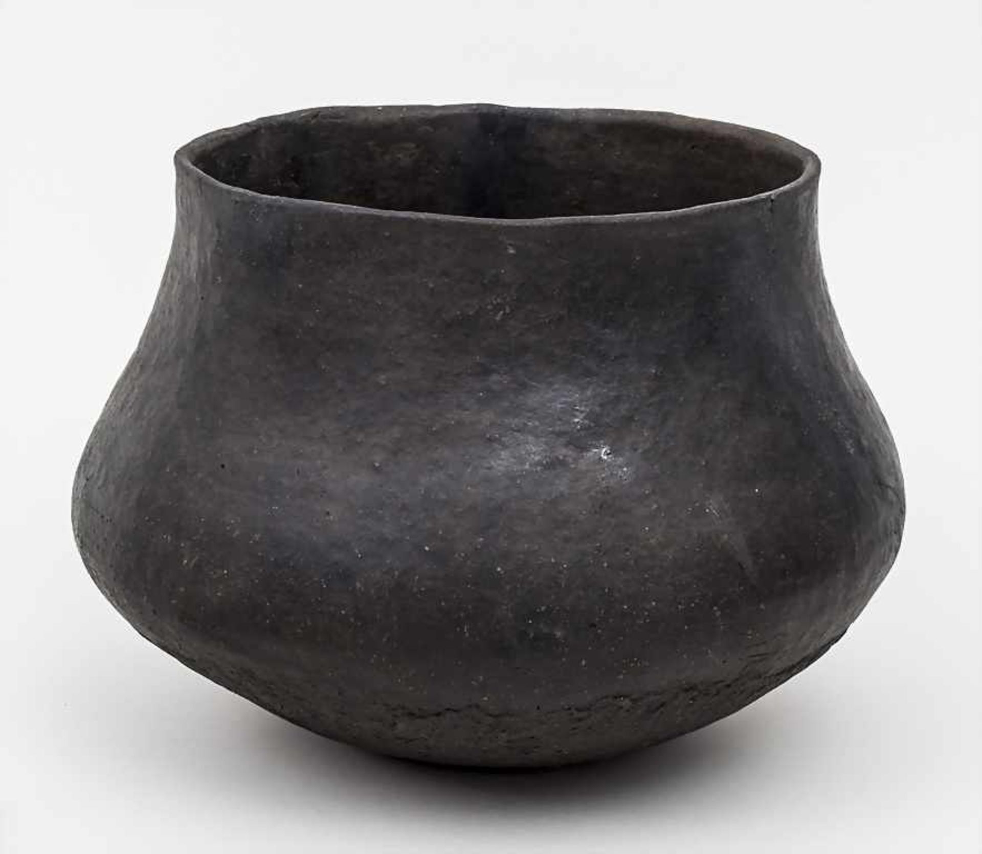 Bronzezeit-Gefäß / Bronze Age Pot aus der Lausitzer Kultur (900-500 v. Chr.), schwarzer, graphierter