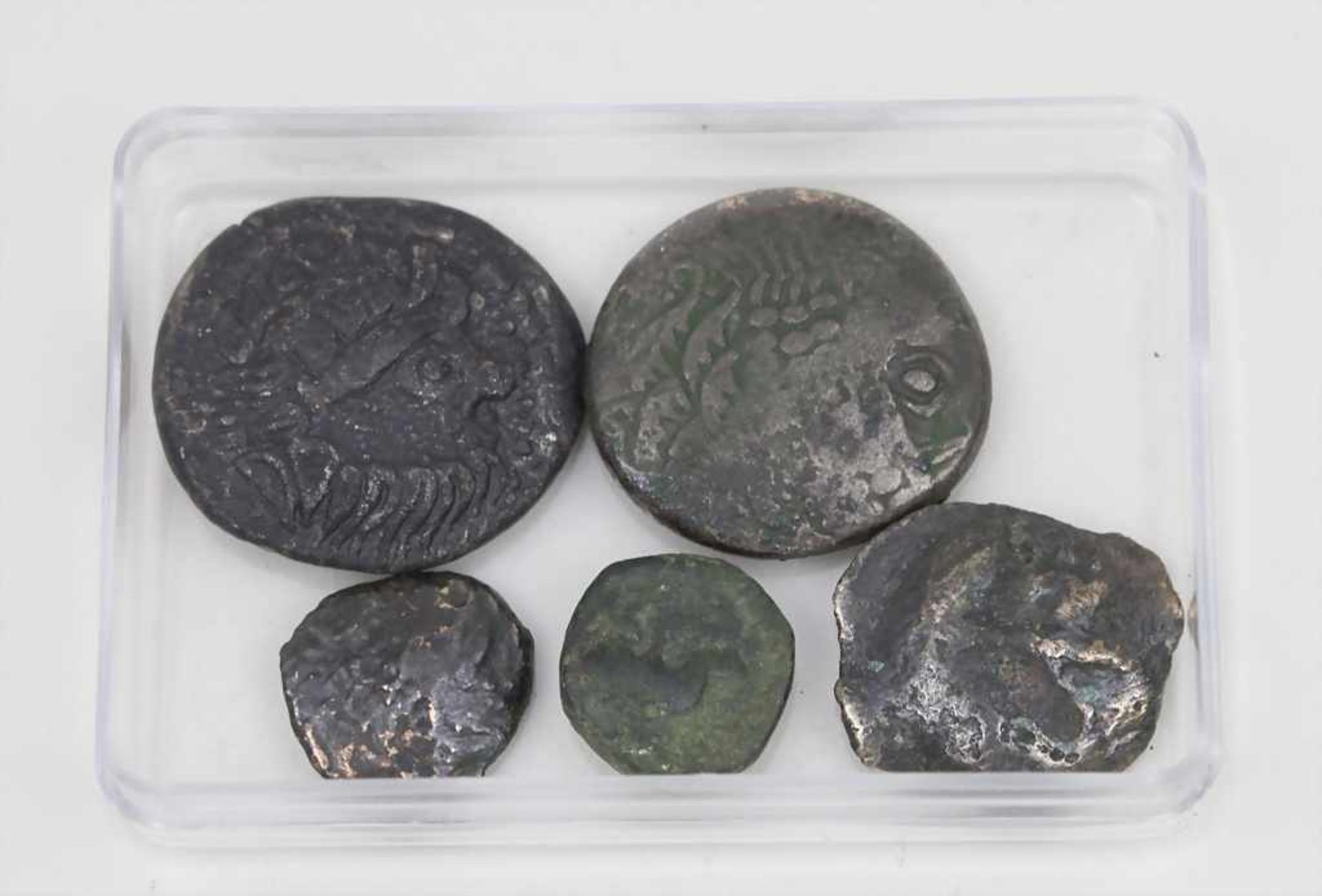 5 keltische Münzen / 5 Celtic Coins teilweise figurativ verziert, D. 1 - 2,4 cm+some with figurative