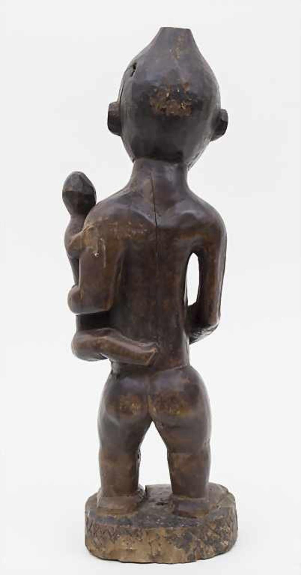 Mutterfigur / A Mother Figurine, Bakongo-Yombe, Kongo Material: Holz mit schöner Gebrauchspatina, - Bild 2 aus 5