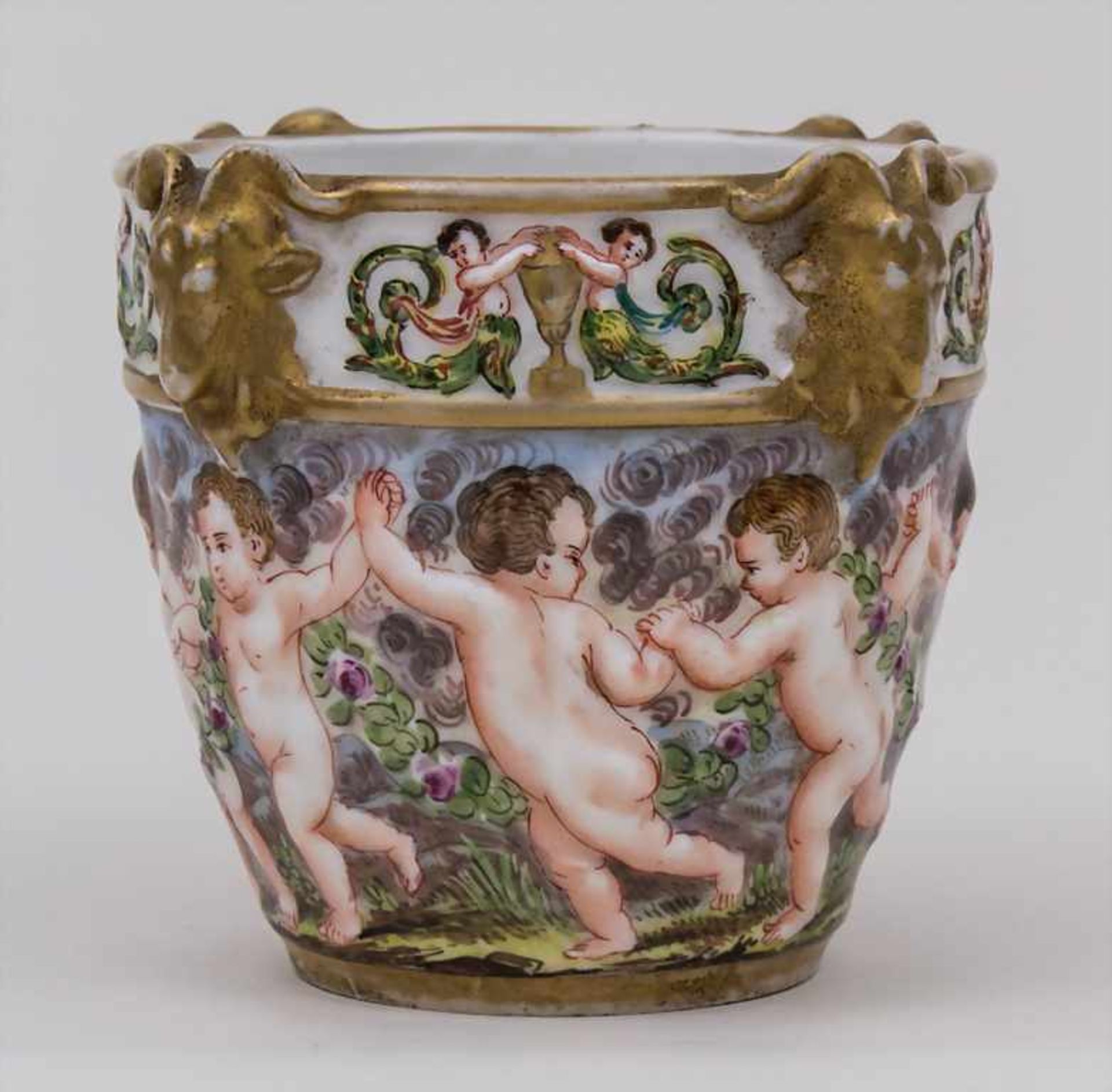 Kleiner Cachepot mit Puttendekor / A Small Cachepot with Cherubs, Neapel, 19. Jh. Material: - Bild 3 aus 5