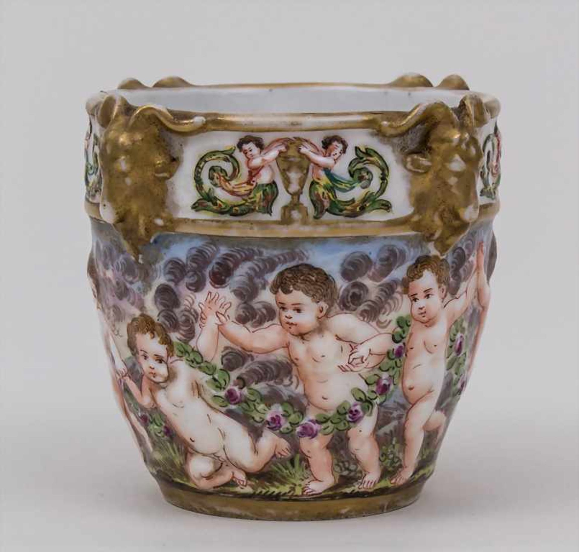 Kleiner Cachepot mit Puttendekor / A Small Cachepot with Cherubs, Neapel, 19. Jh. Material: - Bild 2 aus 5