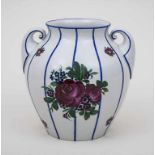 Vase mit Handhaben / A Vase With Handles, Fraureuth, um 1930 Material: Porzellan, bemalt u.