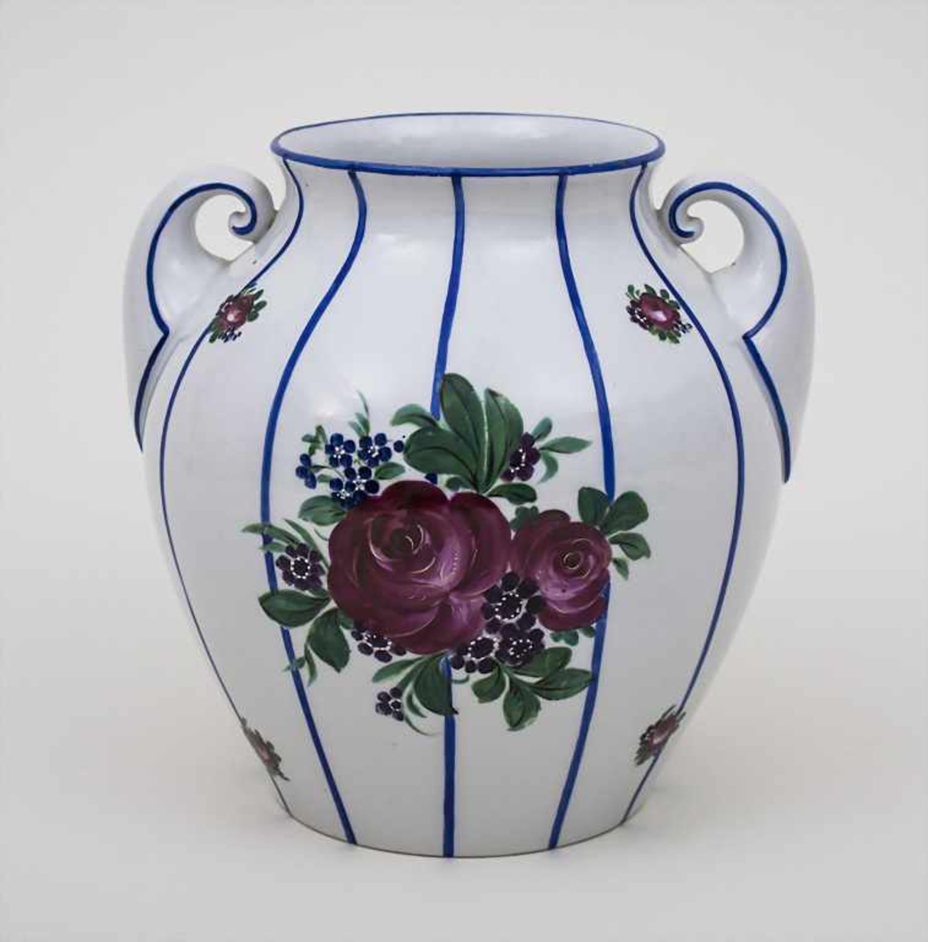 Vase mit Handhaben / A Vase With Handles, Fraureuth, um 1930 Material: Porzellan, bemalt u.