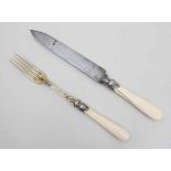 Vorlege-Gabel und -Messer, Frankreich, 2. Hälfte 19. Jh. Gabel und Manschetten aus Silber, gepunzt