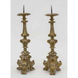 Paar Altarleuchter / A Pair of Altar Candleholders, 18. Jh. Material: Holz, geschnitzt, goldfarben