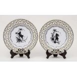 Paar Teller mit Scherenschnittdekor / A Pair of Silhouette Plates, deutsch, um 1900 Material: