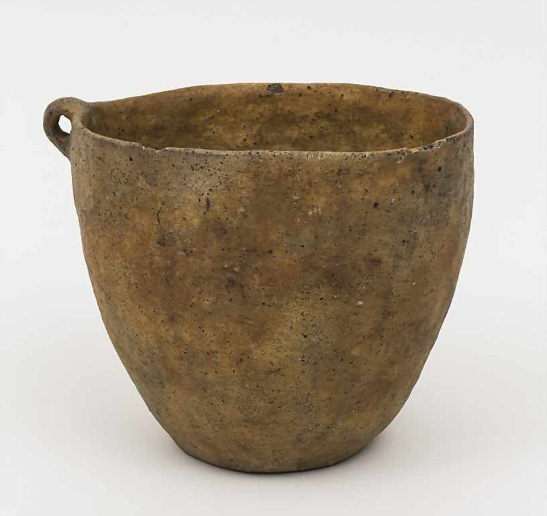 Bronzezeit-Einösengefäß / Bronze Age Pot aus der Lausitzer Kultur (900-500 v. Chr.), brauner Ton, H. - Bild 2 aus 2