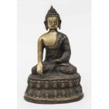 Buddha, Tibet, 20. Jh. Material: Bronze, partiell dunkel patiniert, Boden mit Kupfer verschlossen,