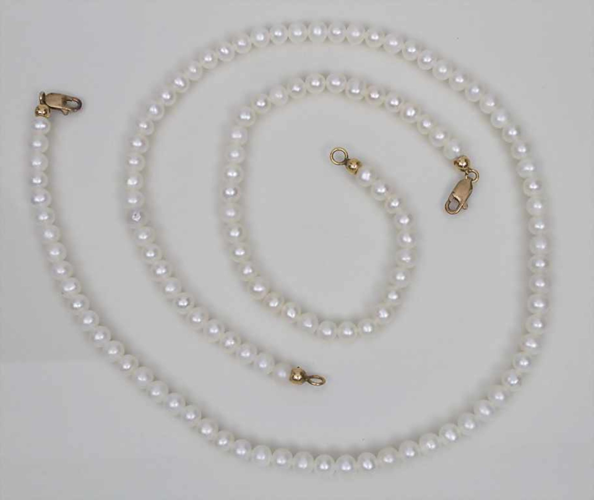Perlencollier mit Armband / Collier and Bracelet of Pearls Material: Süßwasserperlen, Goldschließe
