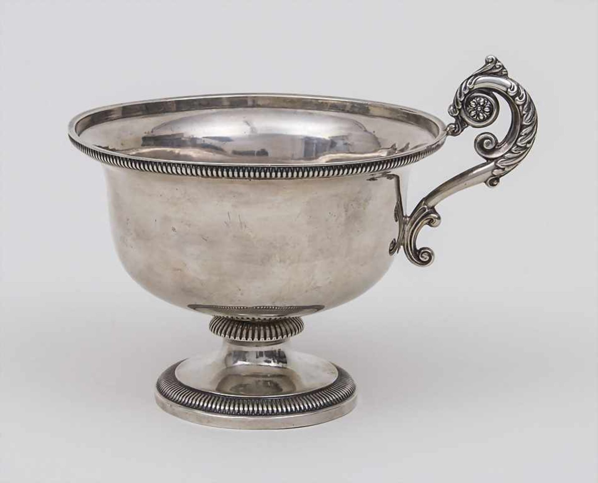 Tasse mit Henkel / A Cup with Handle, Paris, um 1825 Material: Silber 950,Punzierung: Hippokrates
