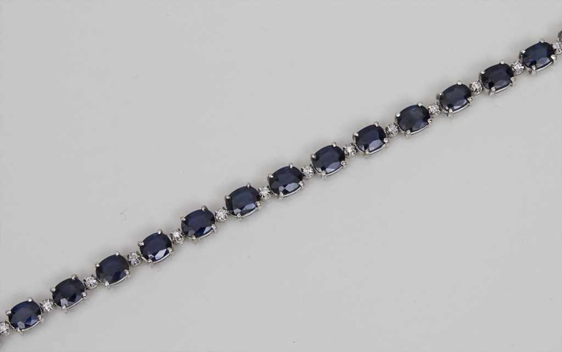 Saphir-Brillant-Armband / A Sapphire-Diamond Bracelet Material: Weißgold 750/000 18 Kt gepunzt, 21