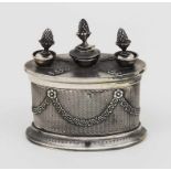 Eleganter Zigarrenanzünder / A Silver Cigar Lighter, Frankreich, um 1880 Material: Silber, fein