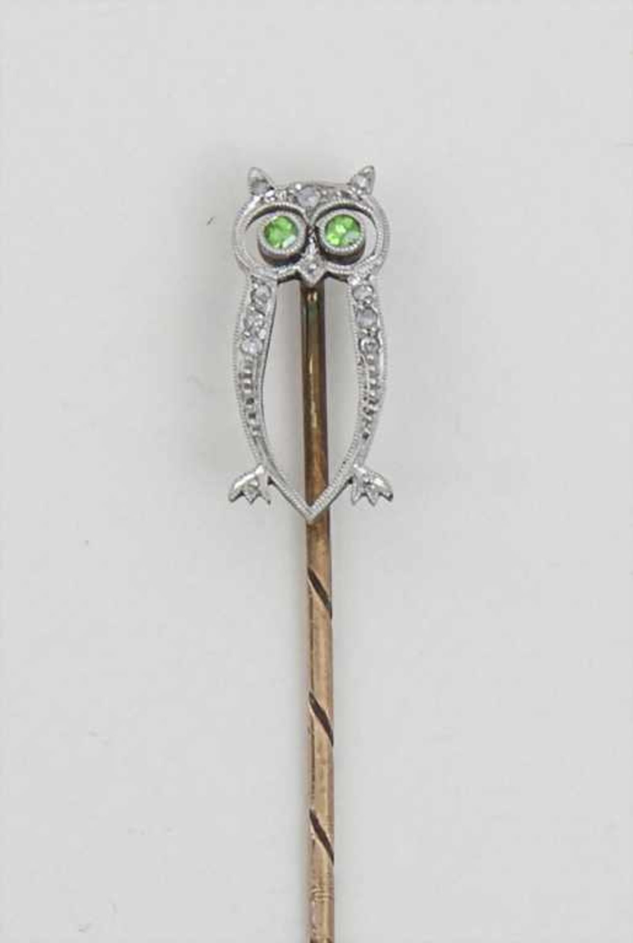 Anstecknadel Eule / A Tiepin Owl, um 1900 Material: RG 14 Kt 585/000 u. Platin, 9 kl. Diamant, 2