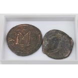 2 byzantinische Münzen / 2 Byzantine Coins Kupfer, D. 3,8 und 3,2 cm+copper, D. 3,8 and 3,2 cm