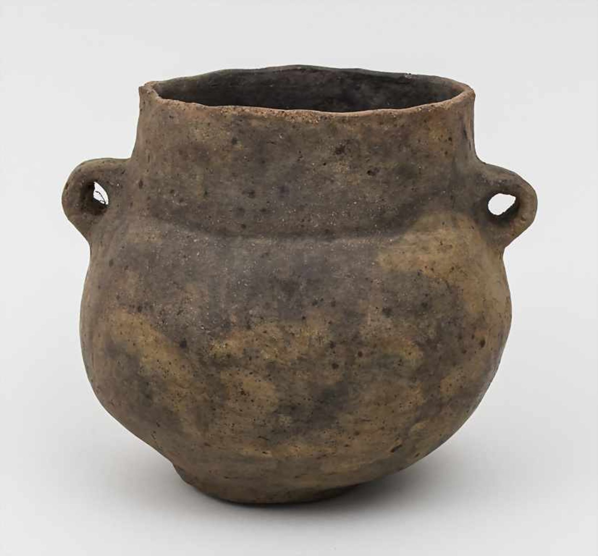 Bronzezeit-Doppelösengefäß / Bronze Age Pot aus der Lauitzer Kultur (900-500 v. Chr.), brauner - Bild 2 aus 2