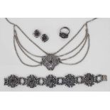 4-teiliger Trachtenschmuck / Folkloristic Jewellery bestehend aus Halskette mit Anhänger, Armband,