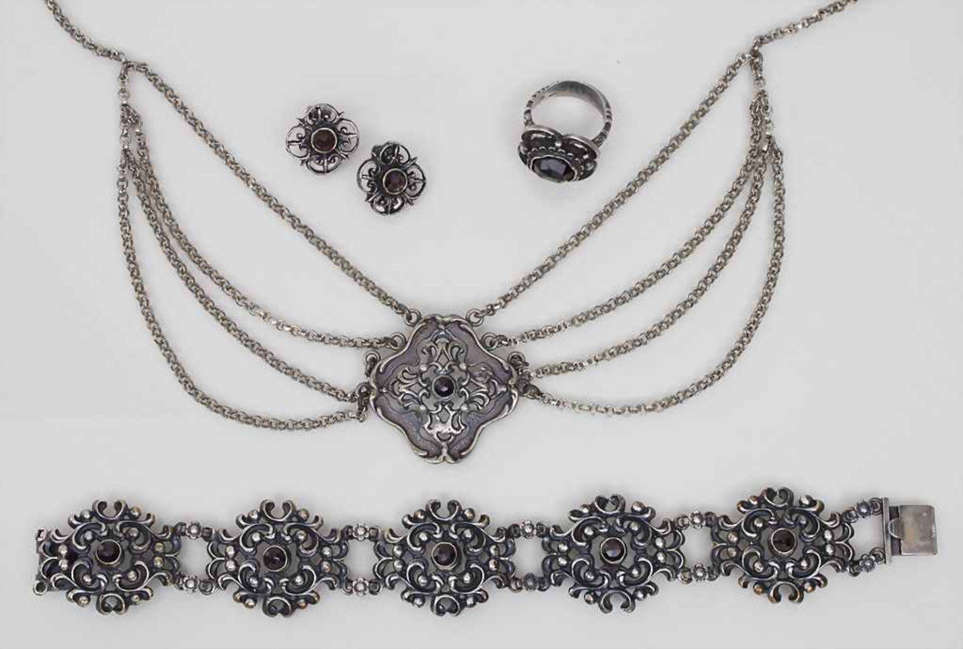 4-teiliger Trachtenschmuck / Folkloristic Jewellery bestehend aus Halskette mit Anhänger, Armband,