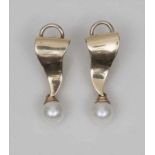 Paar Perlen-Ohrstecker / A Pair of Pearl Ear Studs Material: Gelbgold 585/000 14 Kt gepunzt,