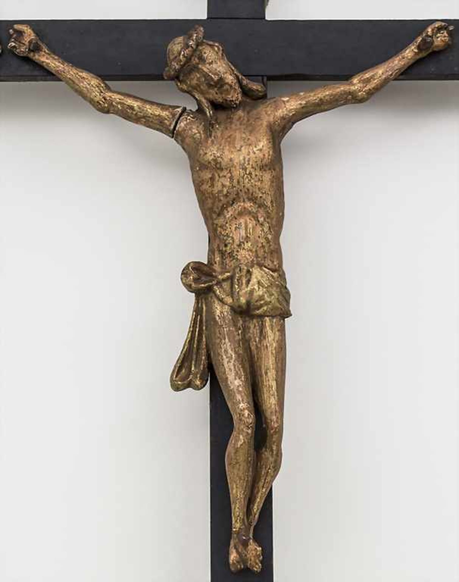 Wandkruzifix / A wall crucifix, Ende 19. Jh. Material: Holz, geschnitzt, farbig staffiert, Kreuz - Bild 2 aus 2