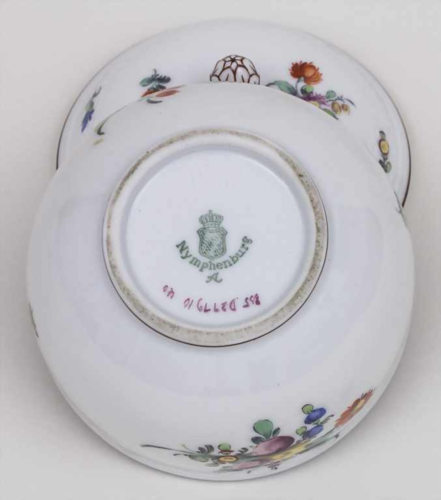Zuckerdose mit Reliefdekor 'Altozier' / A sugar bowl, Nymphenburg, 1. Hälfte 20. Jh. Material: - Bild 3 aus 3