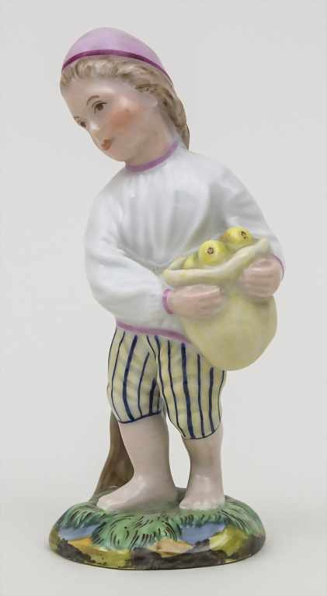 Knabe mit Birnen / A boy with pears, Höchst, Mitte 20. Jh. Material: Porzellan, weiß, polychrom - Bild 2 aus 4