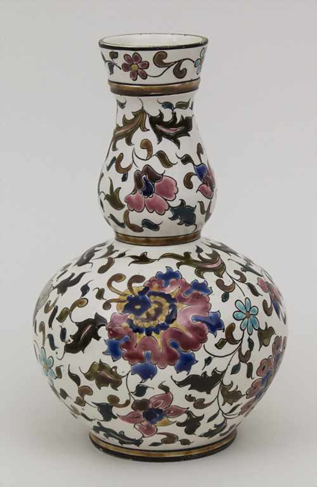 Vase mit Blumenmalerei / A vase with flowers, wohl Ignaz Fischer, Ende 19. Jh. Material: Keramik,