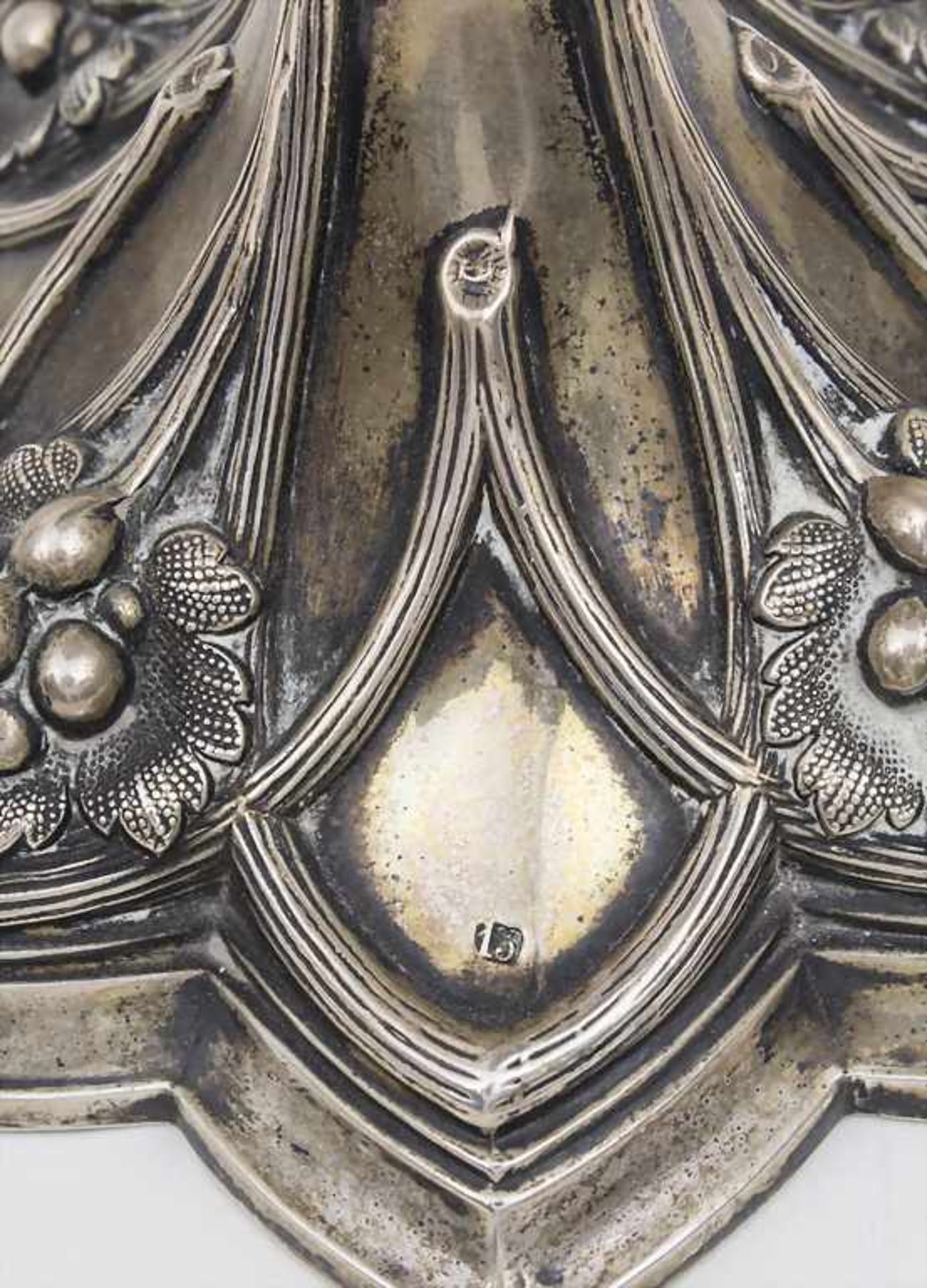 2 Silberpokale / 2 silver goblets, um 1880-1911 Lot: bestehend aus 1 Historismus-Pokal ' - Bild 2 aus 5