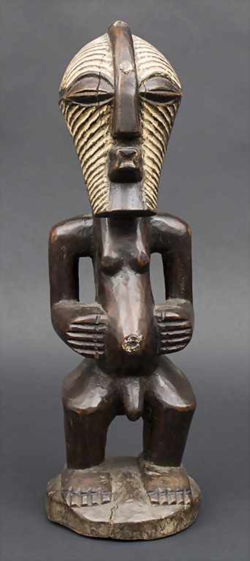 Fetisch mit Kifwebemaske / A fetish with mask, Songye, Dem. Rep. Kongo Material: Holz, dunkelbraun - Image 2 of 3
