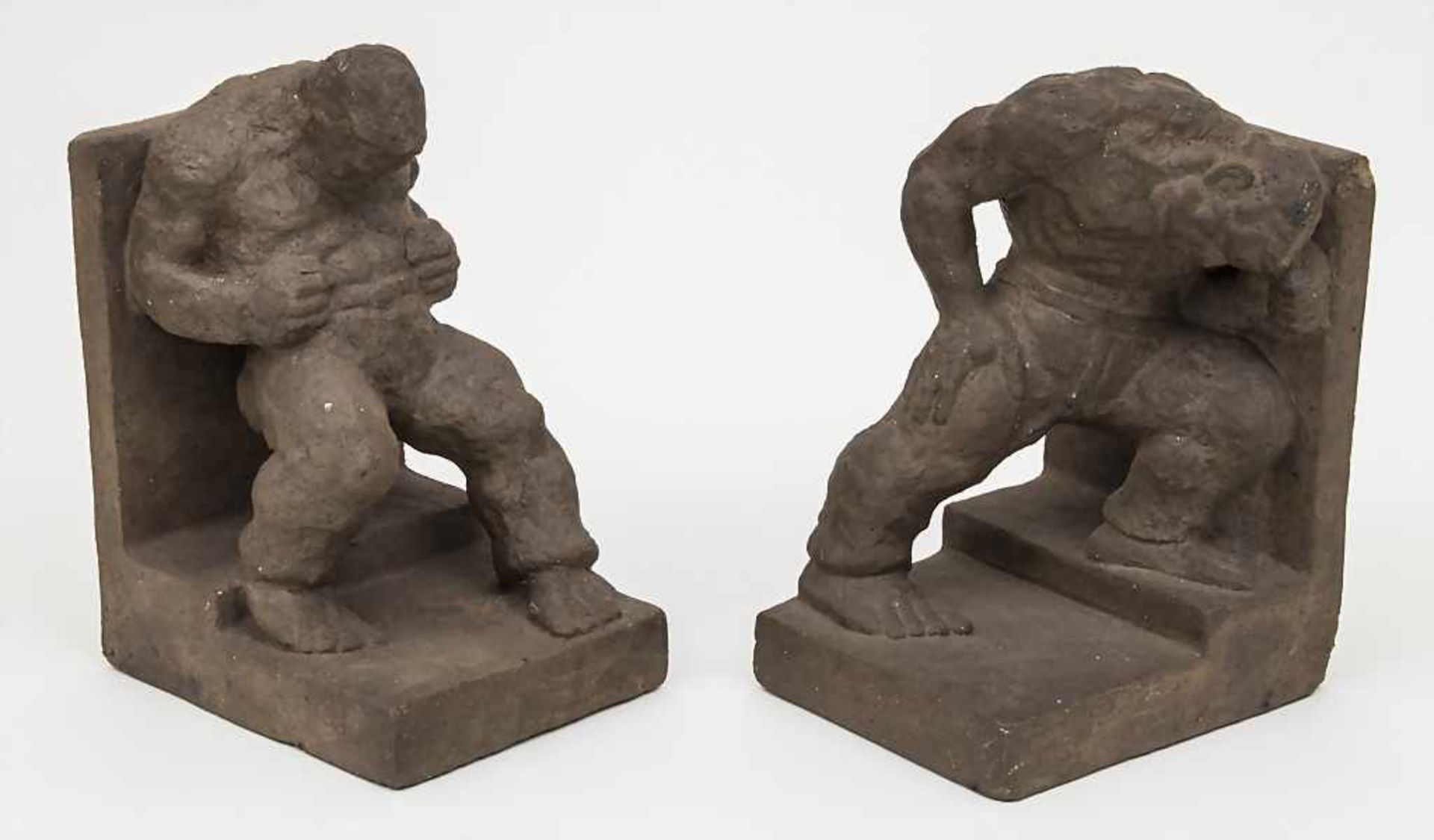 Paar Figuren-Buchstützen / A pair of figural bookends Technik: Keramik, unglasiert,Datierung: 1930er