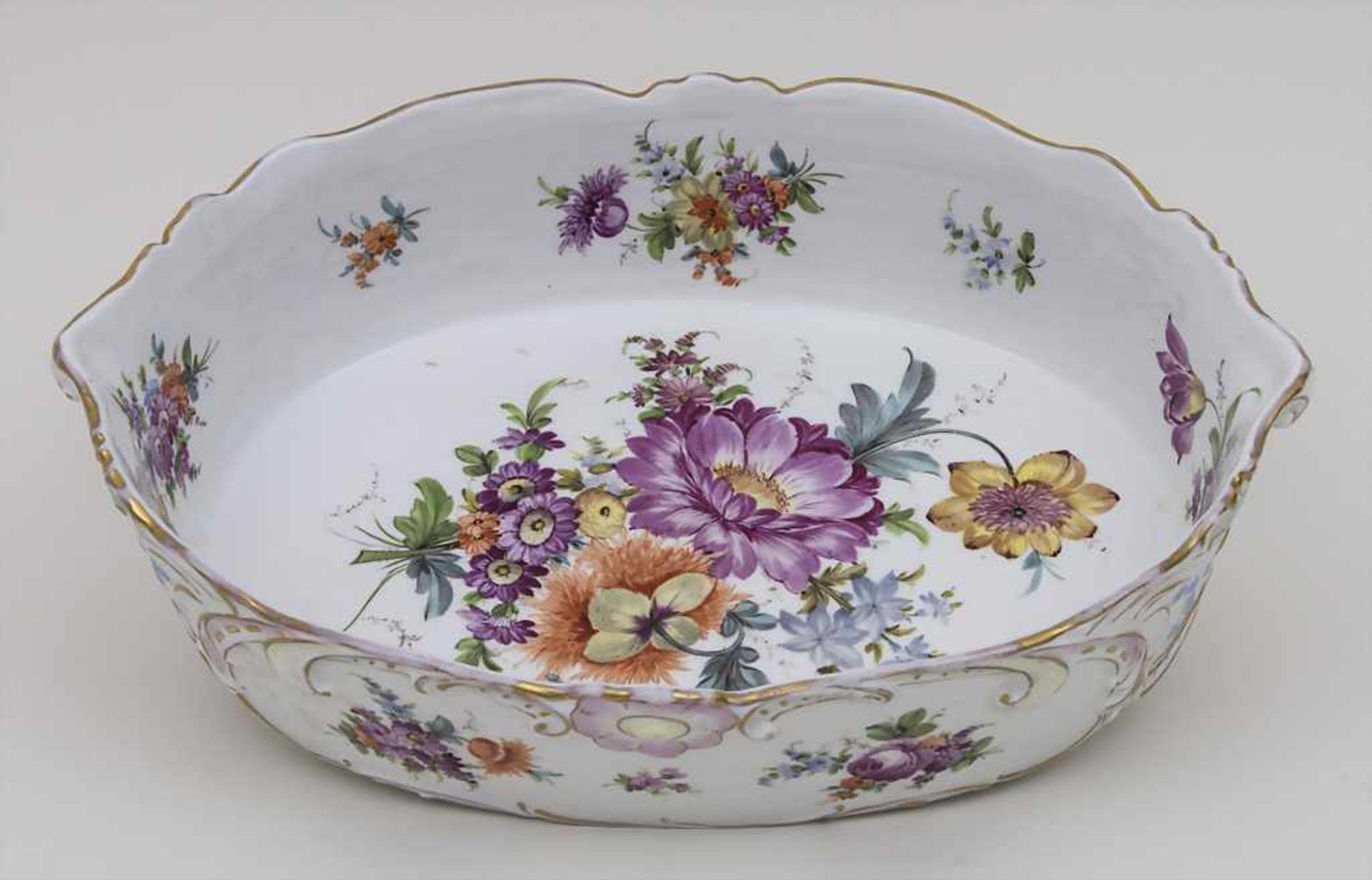 Große ovale Schale / A huge oval bowl, Carl Thieme, Potschappel, um 1880 Material: Porzellan,