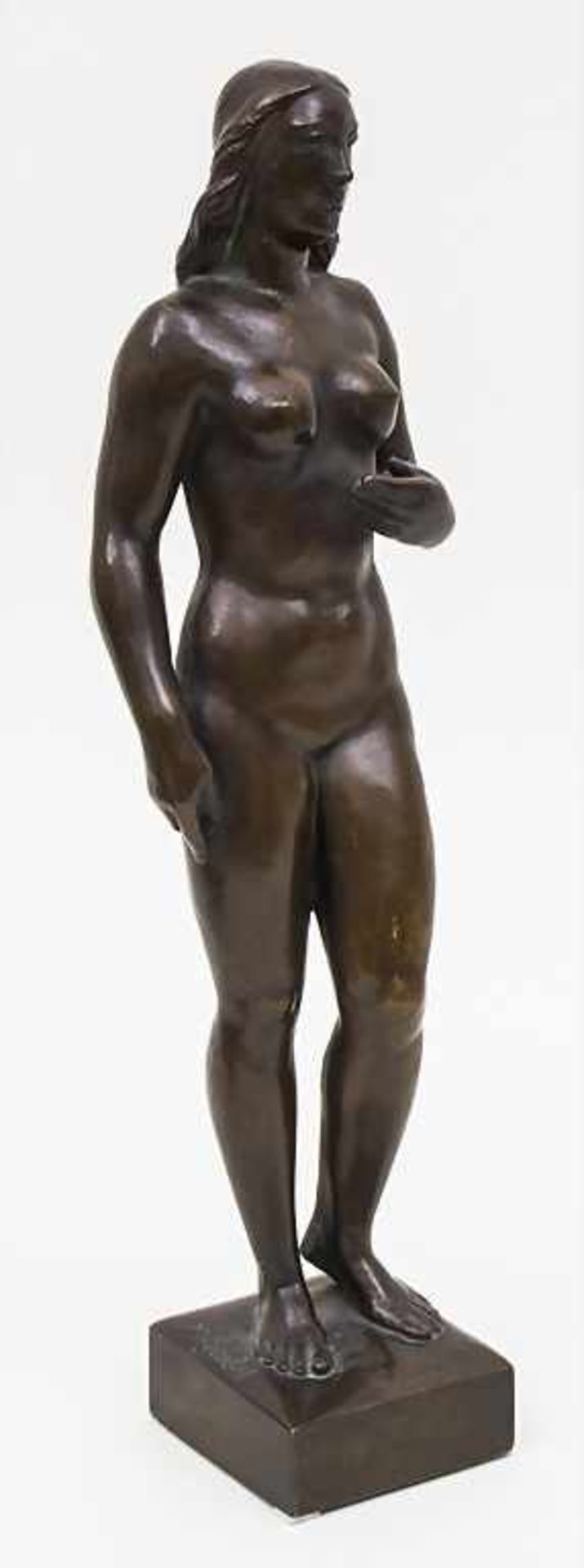 Goebel, August Wilhelm, 'Stehender Frauenakt' / A nude Technik: Bronze, patiniert, stehender