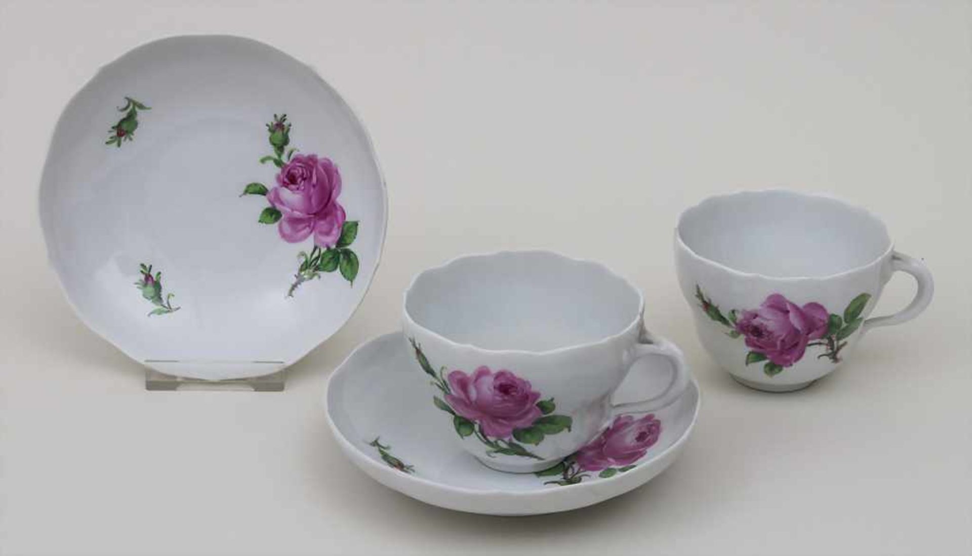 2 Tassen mit Untertassen 'Rote Rose' / 2 cups and saucers 'red rose', Meissen, 1924-34 Material: