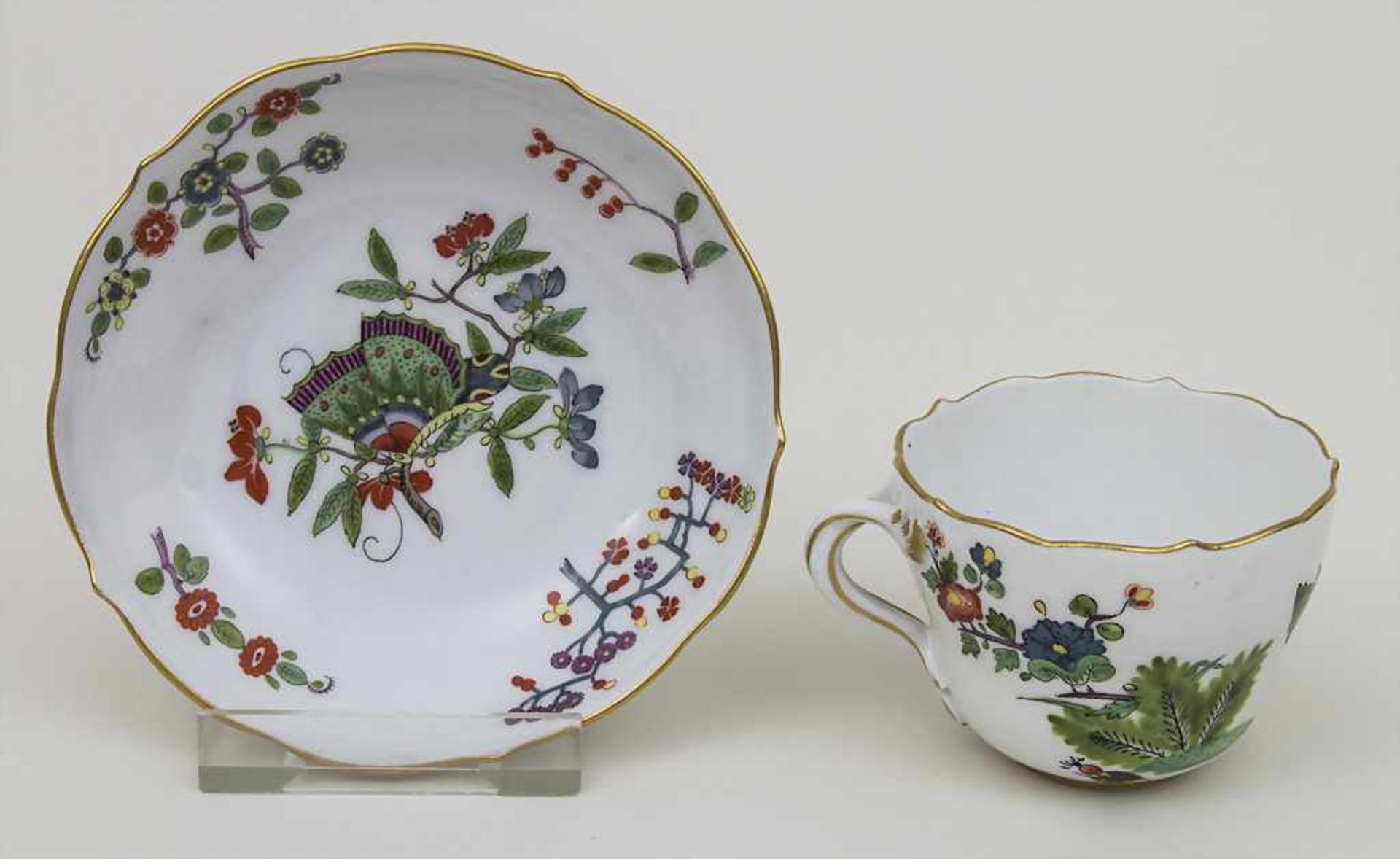 Mokkatasse mit Untertasse 'Koreanischer Löwe' und Schmetterling / A demitasse and saucer with '