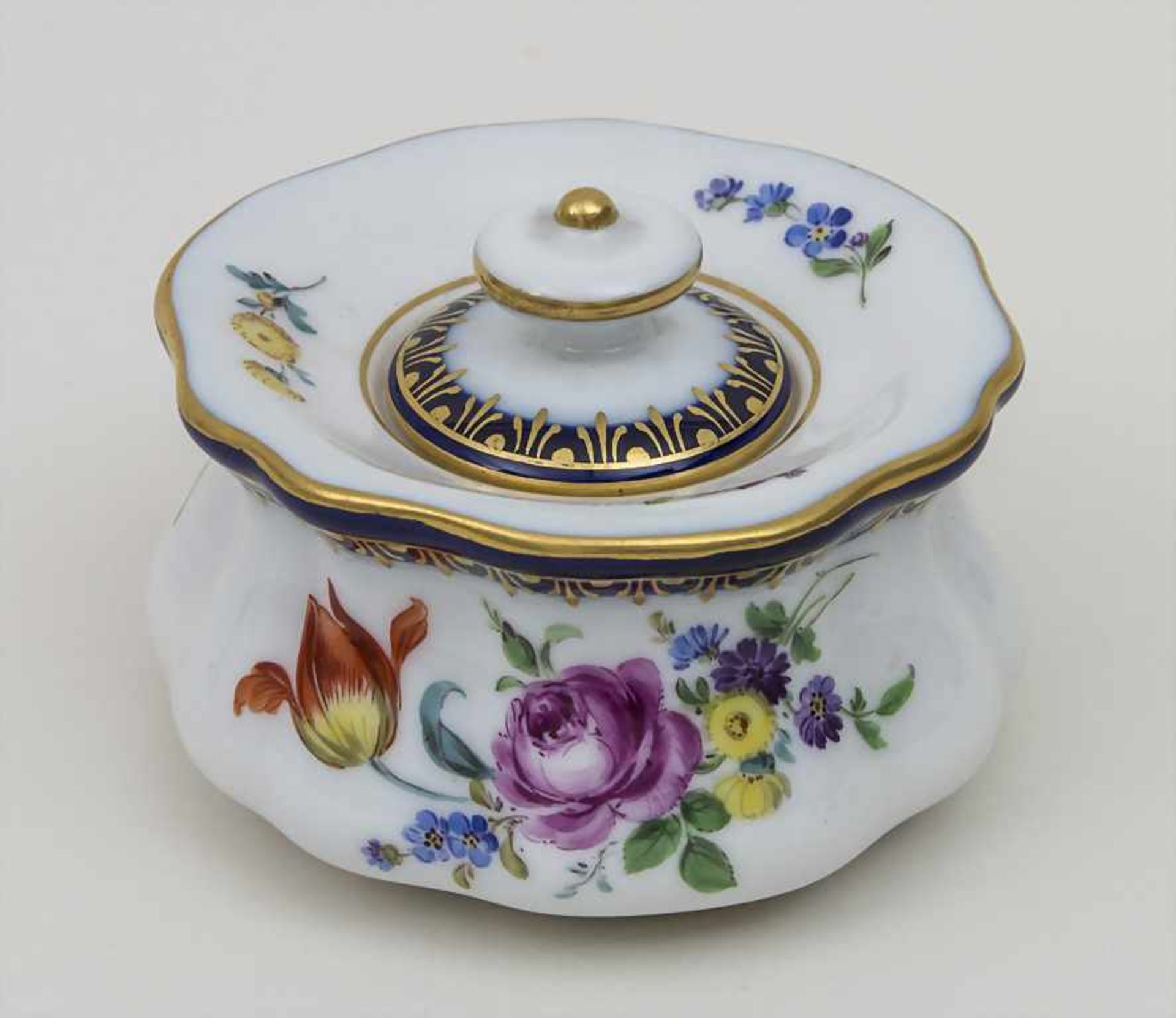 Tintenfass mit Blumenmalerei / An inkwell with flowers, Meissen, nach 1934 Material: Porzellan,