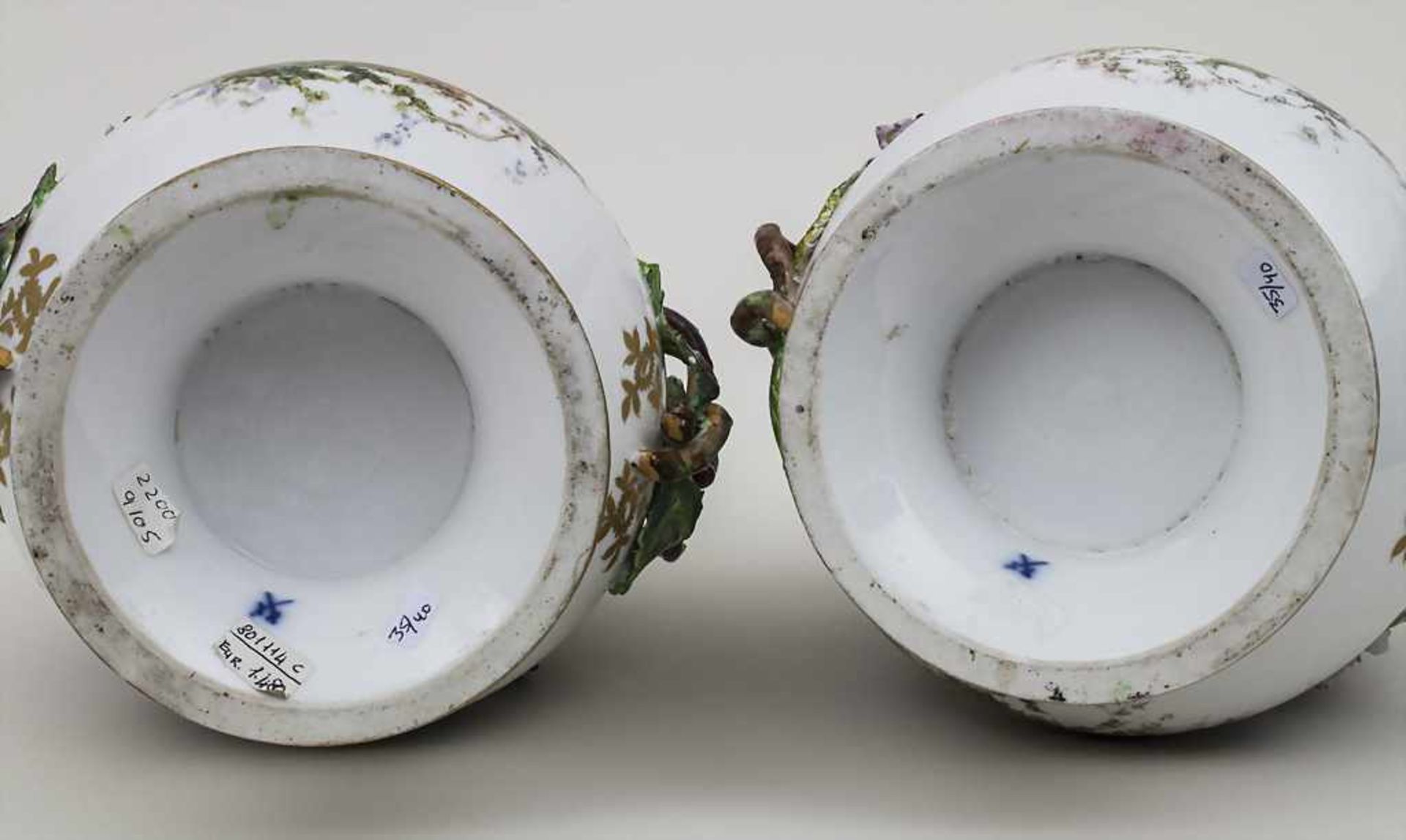 Paar Vasen 'Kavalier und junge Dame' / A pair of vases 'cavalier and young lady', Meissen, um 1800 - Bild 4 aus 7