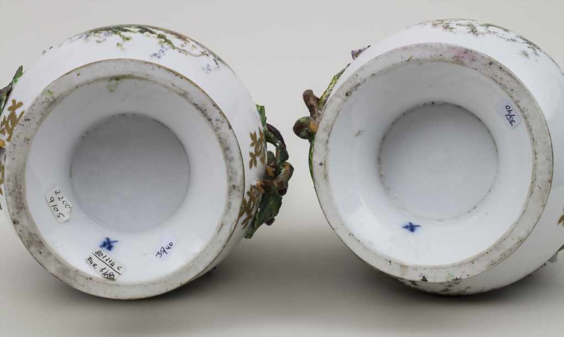 Paar Vasen 'Kavalier und junge Dame' / A pair of vases 'cavalier and young lady', Meissen, um 1800 - Image 4 of 7