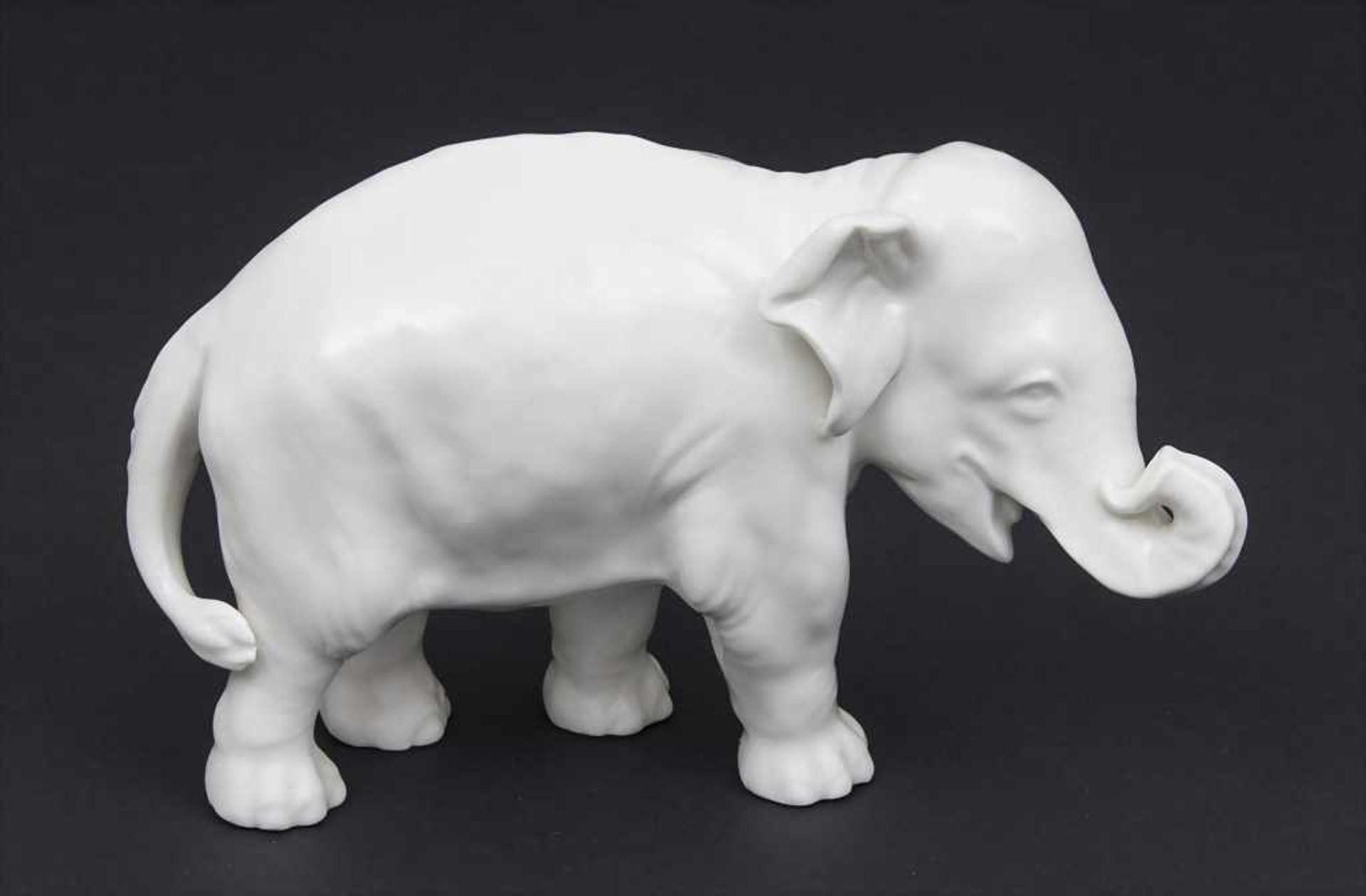 Tierfigur 'Junger Elefant' / A modell of a young elephant, Nymphenburg, um 1940 Material: Porzellan, - Image 2 of 4
