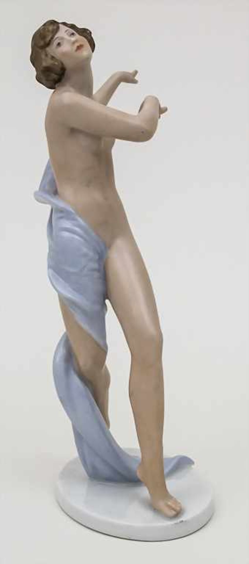 Tänzerin / A dancer, Gustav Oppel, Rosenthal, um 1943 Material: Porzellan, polychrom staffiert,