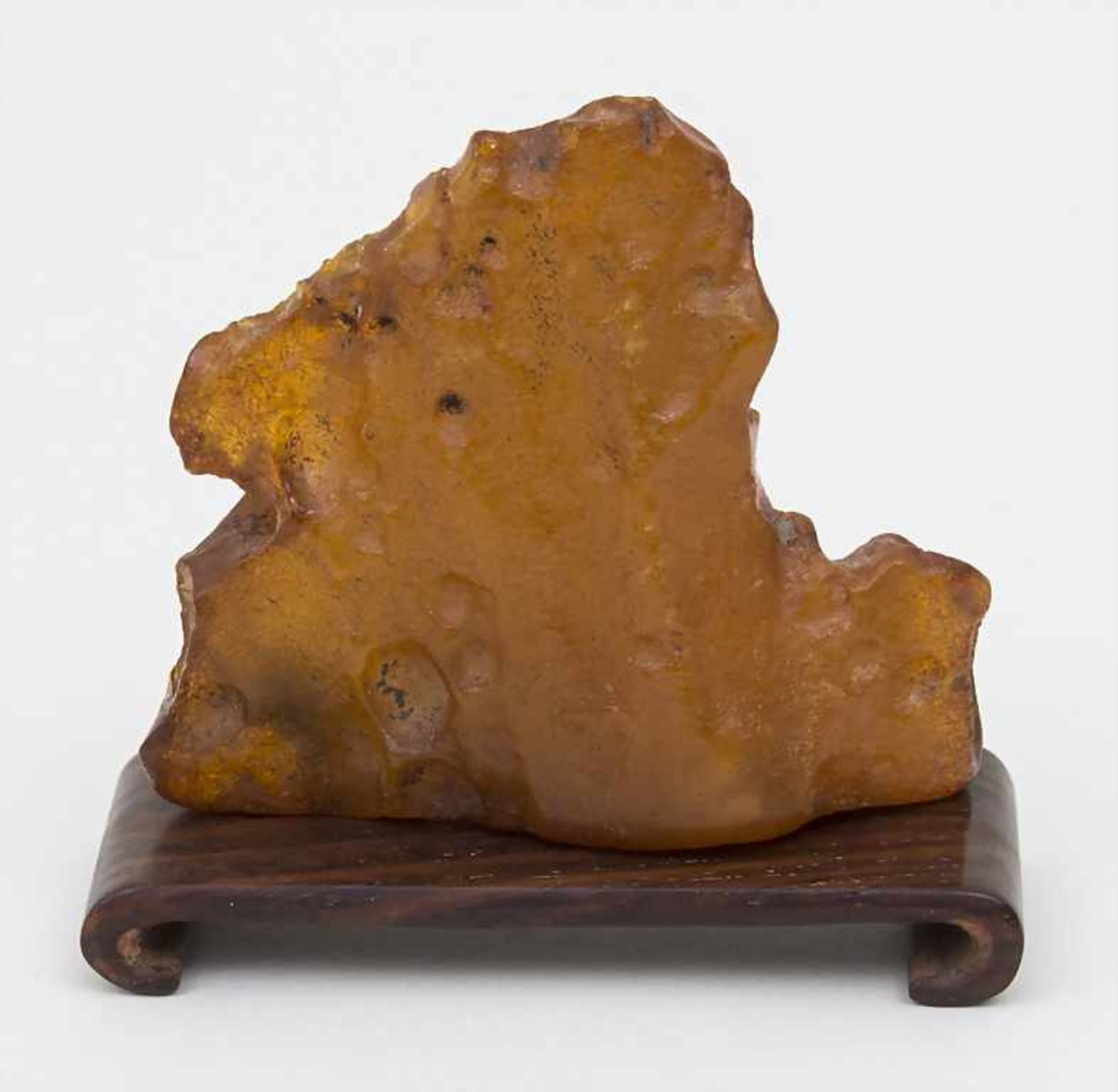 Bernstein in Felsenform / Amber in the form of a rock, China, 19./20. Jh. Material: natürlicher - Bild 2 aus 3