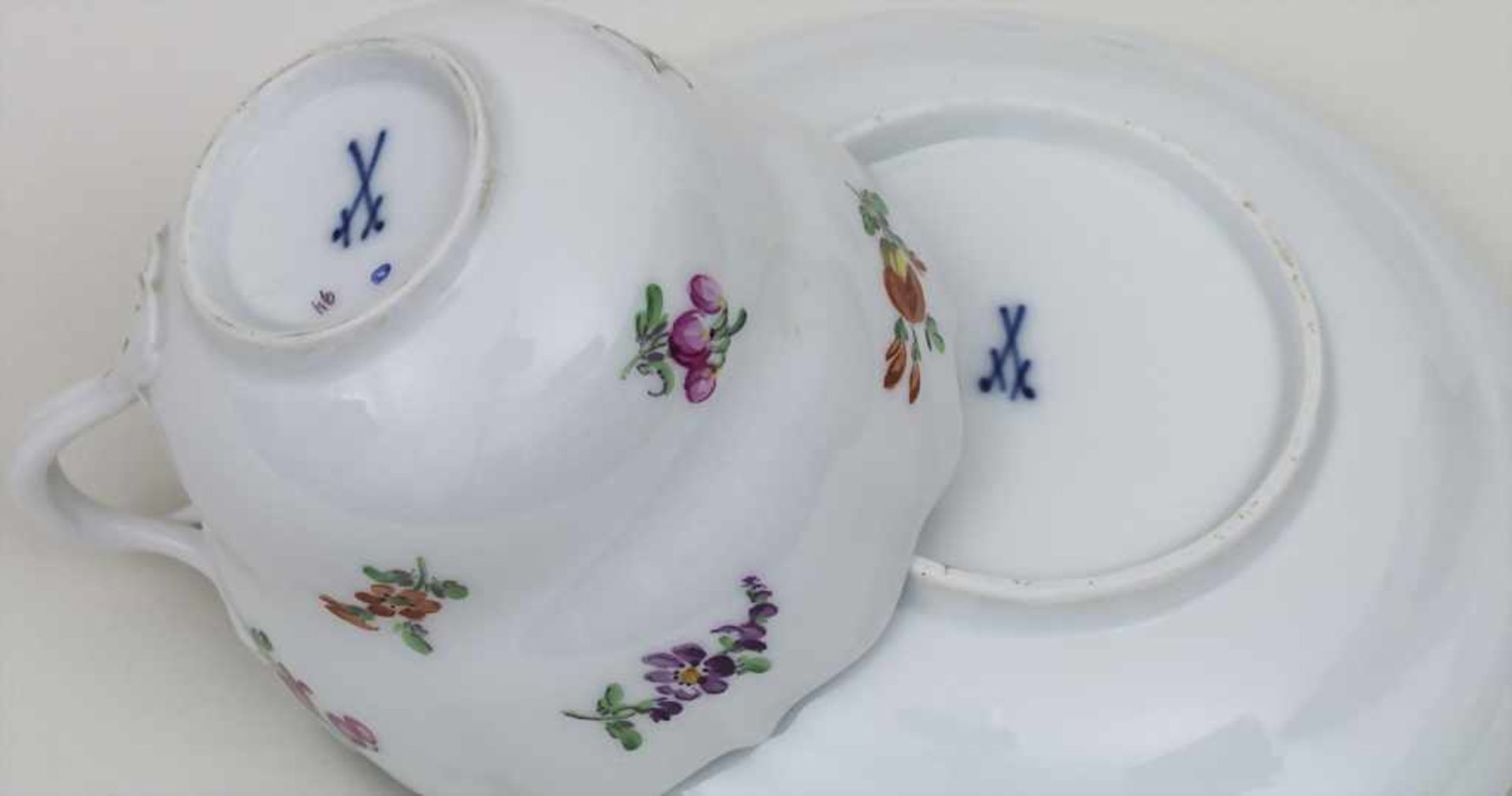 3 Tassen und Untertassen mit Streublümchen / 3 cups and saucers with scattered flowers, Meissen, - Bild 2 aus 2